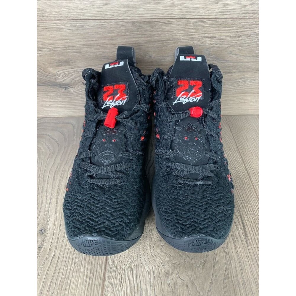 Nike Boys Lebron Size 5.5 - 17 Sneaker Athletic Black Red Pull Tab Logo Lace Up - Picture 5 of 10